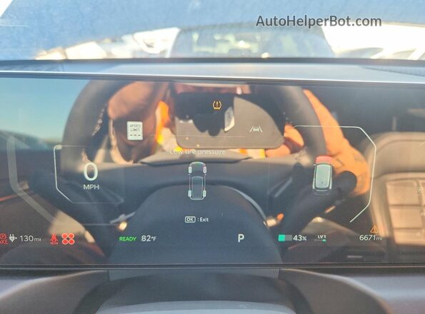 5XYADFS55TG009327 2026 KIA EV9 Gray ხელსაწყოთა პანელის ხედი