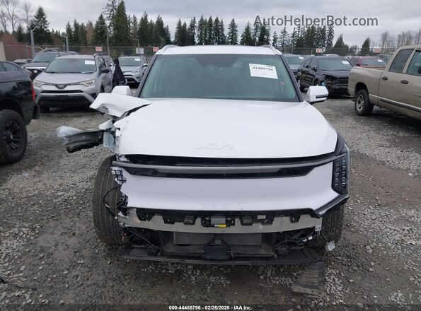 5XYADFS59SG001052 2025 KIA EV9 White Vista interior trasera