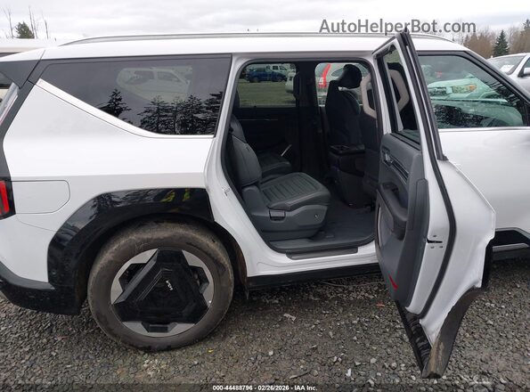 5XYADFS59SG001052 2025 KIA EV9 White Vista de la etiqueta del VIN