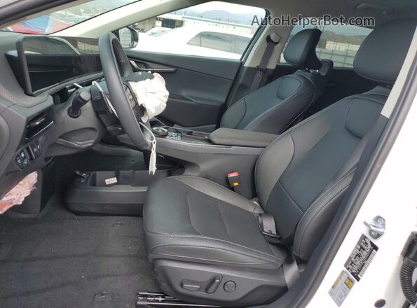 5XYC34JA5SG005145 2025 KIA EV6 White Front interior view