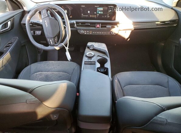 5XYC34JAXSG008946 2025 KIA EV6 Black Vista del salpicadero