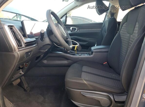 5XYRG4JCXSG389682 2025 KIA SORENTO Gray წინა სალონის ხედი