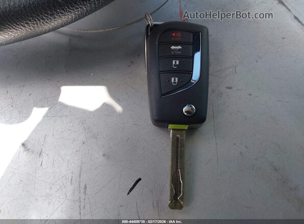 5YFB4MDE3TP383503 2026 TOYOTA LL White Առջևի վահանակի տեսք