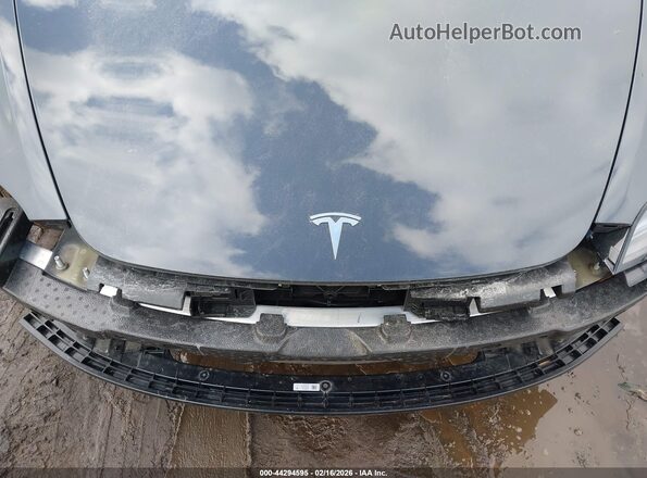 5YJ3E1EA0SF024261 2025 TESLA MODEL 3 Gray Vista trasera