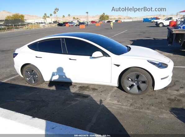 5YJ3E1EA8NF244624 2022 TESLA MODEL 3 White Вид задньої частини салону