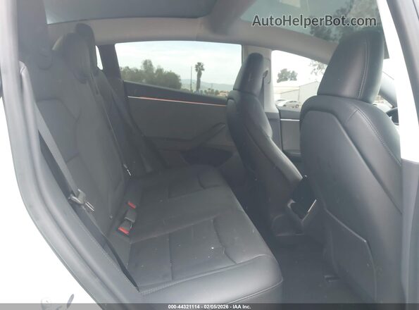 5YJ3E1EA8SF905502 2025 TESLA MODEL 3 White Вид наклейки з VIN-кодом