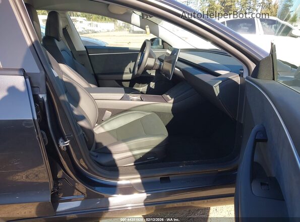 5YJ3E1EB2RF849754 2024 TESLA MODEL 3 Gray Front interior view