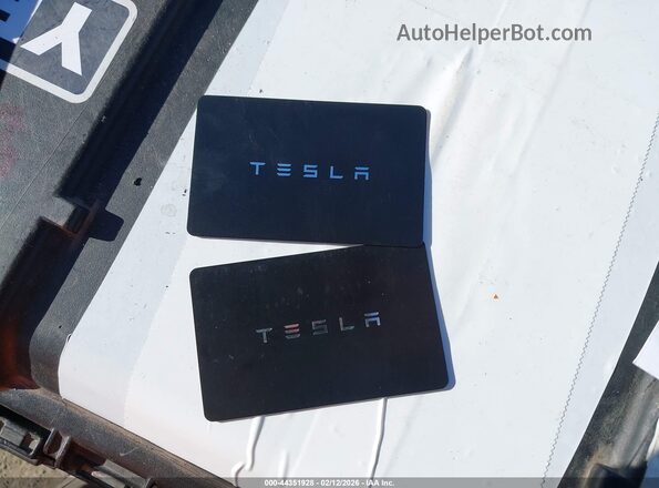 5YJ3E1EB2RF849754 2024 TESLA MODEL 3 Gray Dashboard view