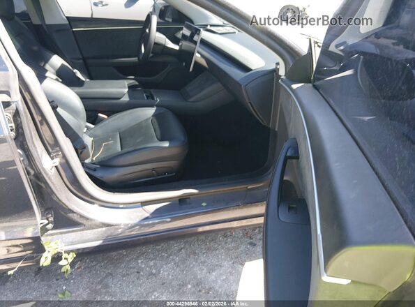 5YJ3E1EB2SF904130 2025 TESLA MODEL 3 Black წინა სალონის ხედი
