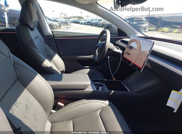 5YJ3E1EB3TF118645 2026 TESLA MODEL 3 Gray Front interior view