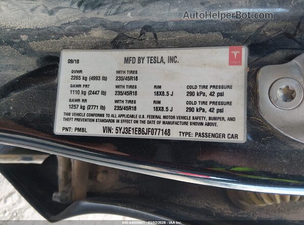 5YJ3E1EB6JF077148 2018 TESLA MODEL 3 Black Widok komory silnika