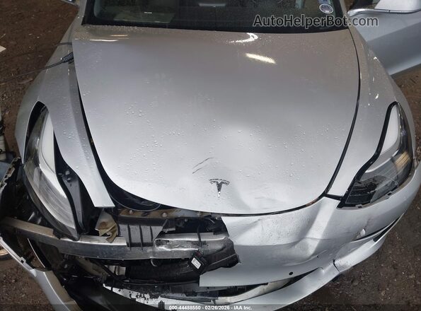 5YJ3E1EB9JF104567 2018 TESLA MODEL 3 Серебряный Вид сзади