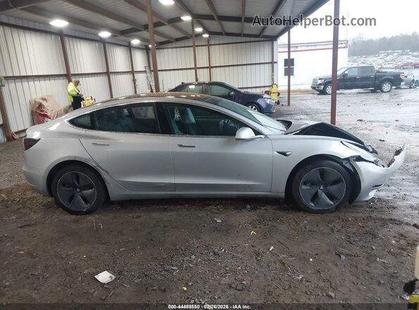5YJ3E1EB9JF104567 2018 TESLA MODEL 3 Серебряный Вид задней части салона