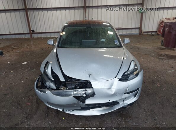 5YJ3E1EB9JF104567 2018 TESLA MODEL 3 Серебряный Вид щитка приборов