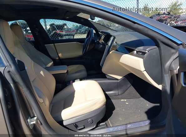 5YJSA1E2XGF133530 2016 TESLA MODEL S Gray Вид салону спереду