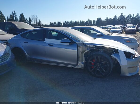 5YJSA1E69SF547832 2025 TESLA MODEL S Silver Widok wnętrza 360 stopni