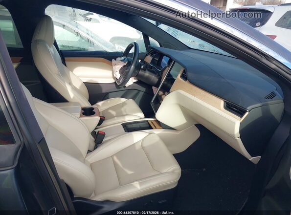 5YJXCBE21LF250168 2020 TESLA MODEL X Gray Вид салону спереду