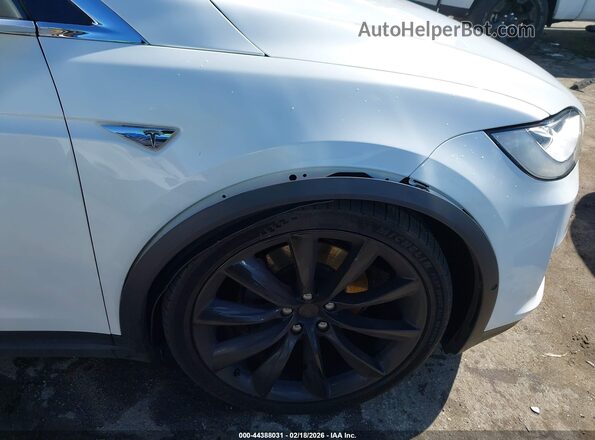 5YJXCBE29GF021226 2016 TESLA MODEL X White 