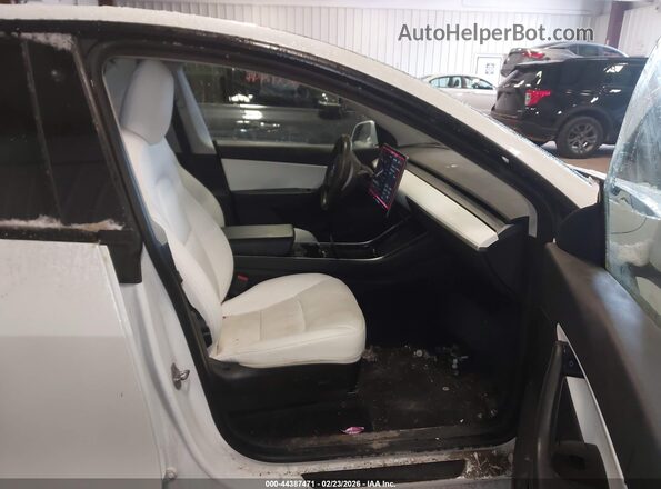 5YJYGDEE4LF049721 2020 TESLA MODEL Y White Front interior view