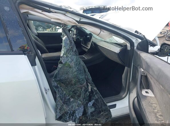 5YJYGDEE6MF231468 2021 TESLA MODEL Y White Widok wnętrza z przodu