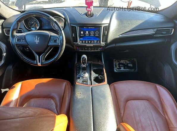ZN661XUA2JX289537 2018 MASERATI LEVANTE Black 
