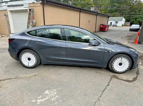 5YJ3E1EB1JF119421 2018 TESLA MODEL Gray Widok naklejki z numerem VIN