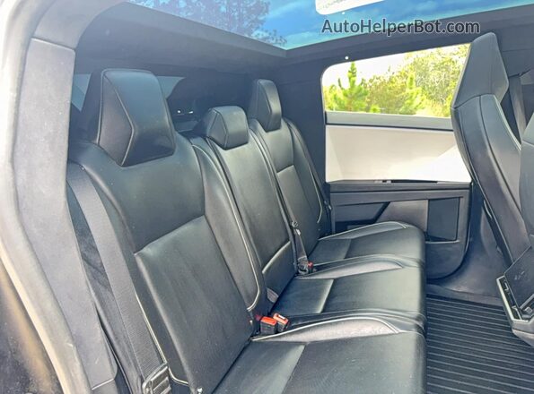 7G2CEHED6RA005124 2024 TESLA CYBERTRUCK Black Սալոնի դիմացի տեսք