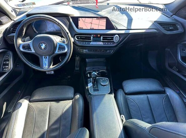 WBA13AL06M7G83218 2021 BMW M2 White Առջևի վահանակի տեսք