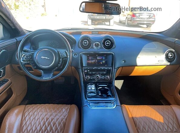 SAJWA2G7XH8W10685 2017 JAGUAR XJL Blue Widok tylnych siedzeń