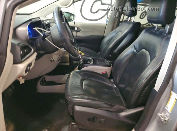 2C4RC1BG7LR276684 2020 CHRYSLER PACIFICA Серебряный Вид панели приборов