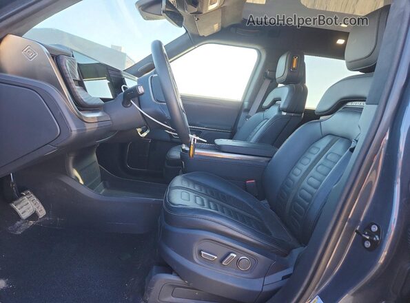 7FCTGAAA1NN011275 2022 RIVIAN R1T Charcoal Front interior view