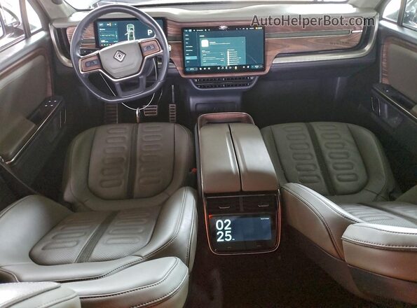 7FCTGAAA2PN000420 2023 RIVIAN R1T White 