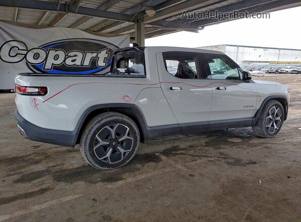 7FCTGAAA2PN000420 2023 RIVIAN R1T White 