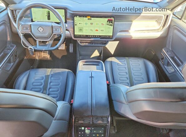 7FCTGAAA6RN032242 2024 RIVIAN R1T Green Widok deski rozdzielczej