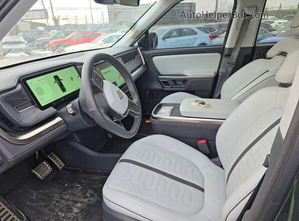 7FCTGAAL1PN024435 2023 RIVIAN R1T Green Widok wnętrza z przodu
