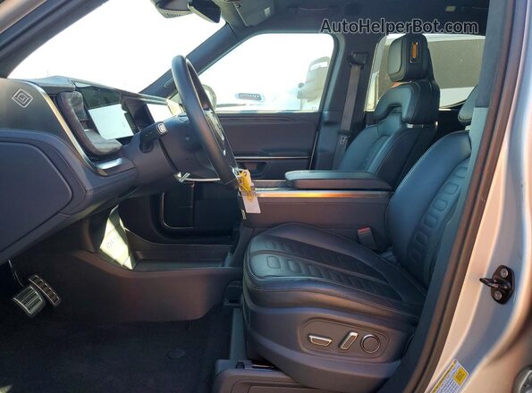 7FCTGAAL7NN011718 2022 RIVIAN R1T Silver Vista interior delantera