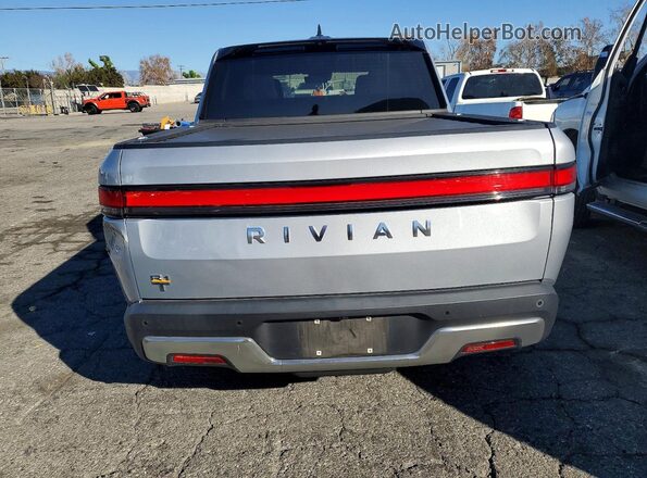 7FCTGAAL7NN011718 2022 RIVIAN R1T Silver Vista trasera