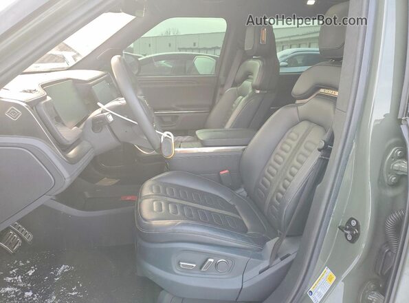 7FCTGAAL8NN016331 2022 RIVIAN R1T Green Vista interior delantera