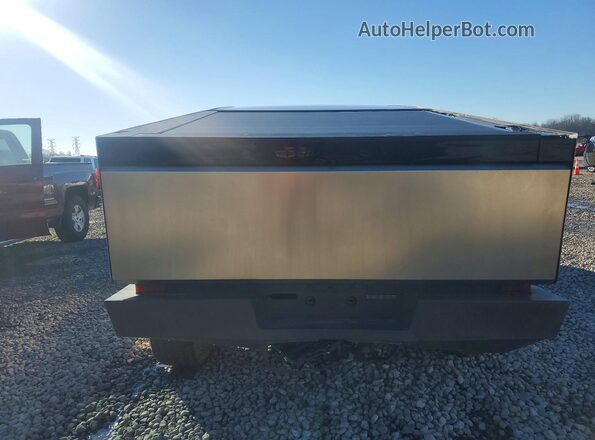 7G2CEHED0SA072307 2025 TESLA CYBERTRUCK Silver Vista trasera