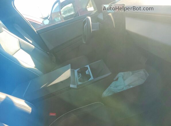 7G2CEHED0SA072307 2025 TESLA CYBERTRUCK Silver Vista del salpicadero