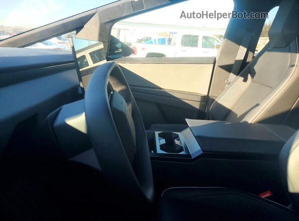 7G2CEHED0SA072307 2025 TESLA CYBERTRUCK Silver Vista interior delantera