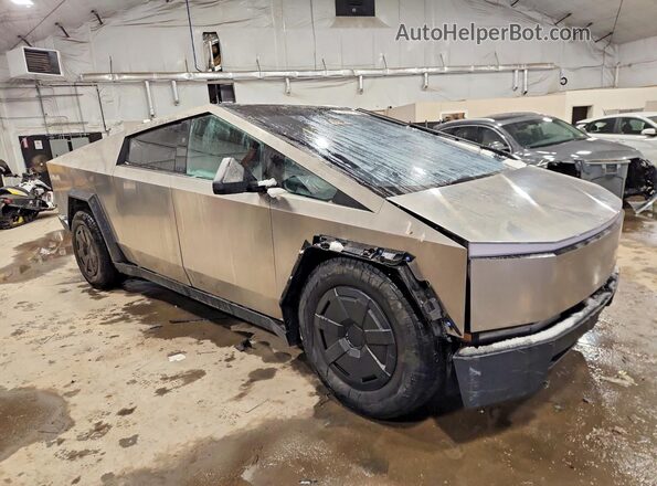 7G2CEHED1RA048396 2024 TESLA CYBERTRUCK Silver Przód prawy