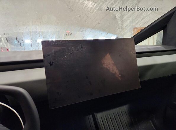 7G2CEHED1RA048396 2024 TESLA CYBERTRUCK Silver Widok zestawu wskaźników