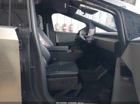 7G2CEHED1SA081551 2025 TESLA CYBERTRUCK Серебряный Вид салона спереди