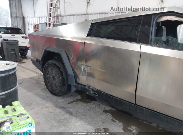 7G2CEHED1SA081551 2025 TESLA CYBERTRUCK Серебряный Вид спереди
