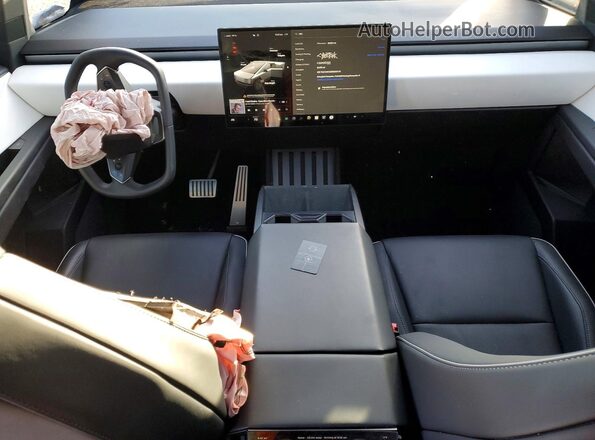 7G2CEHED2RA039139 2024 TESLA CYBERTRUCK Black წინა პანელის ხედი