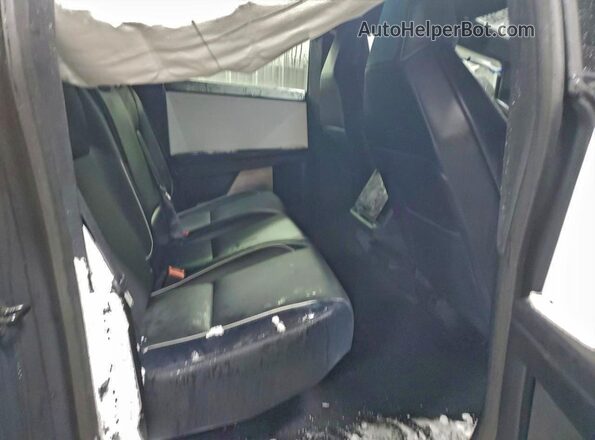 7G2CEHED2RA039139 2024 TESLA CYBERTRUCK Black უკანა სავარძლების ხედი