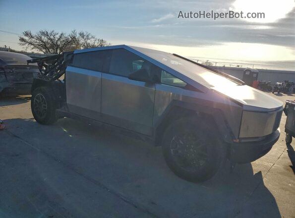 7G2CEHED2SA074365 2025 TESLA CYBERTRUCK Silver Delantero derecho