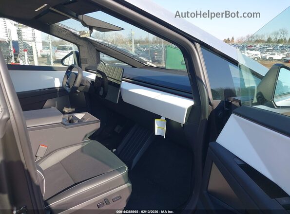 7G2CEHED4TA089855 2026 TESLA CYBERTRUCK Silver Вид салону спереду