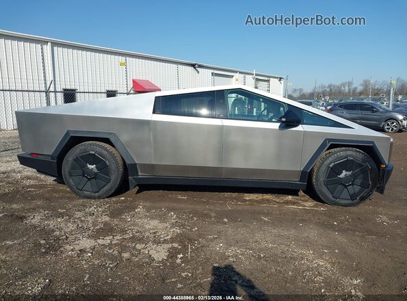7G2CEHED4TA089855 2026 TESLA CYBERTRUCK Silver Вид задньої частини салону